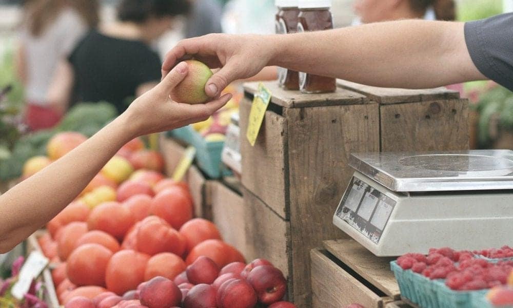 La canasta básica saltó 6,2% en abril y una familia necesitó más de $95.000 para no ser pobre