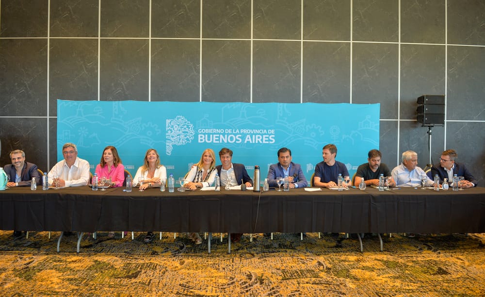 Kicillof presentó la tercera etapa del Plan Integral de Mejoras de Caminos Rurales