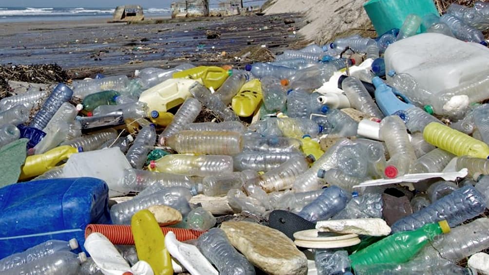 Producir plástico y su contaminación le costó al mundo 3,7 billones de dólares en un año