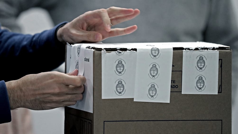 Elecciones: Es falso que se impugnará el voto si se cierra el sobre con saliva