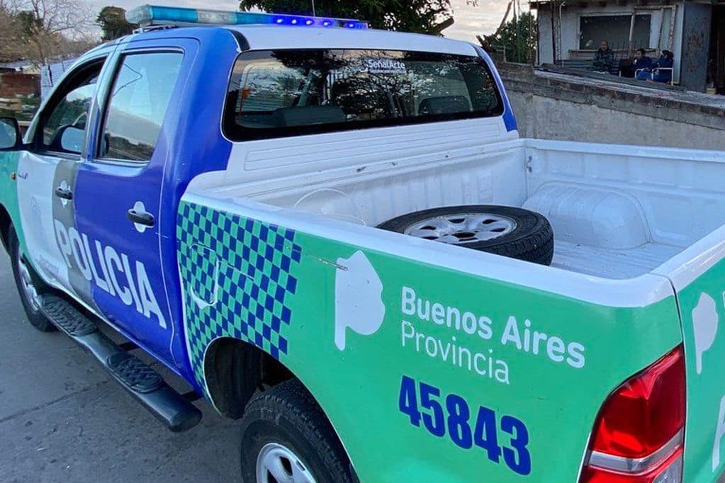 Un hombre fue detenido por golpear a una policía tras incumplir una restricción
