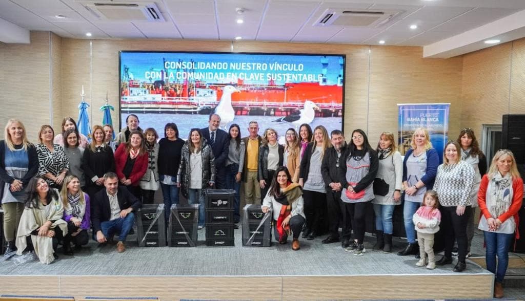 PUERTO SUSTENTABLE: MÁS DE 100 DOCENTES DE BAHÍA SE CAPACITARON EN MATERIA AMBIENTAL
