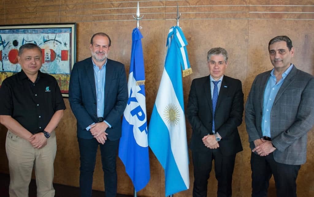 YPF y el Puerto firmaron un convenio de reserva y disponibilidad de tierras para un megaproyecto de GNL
