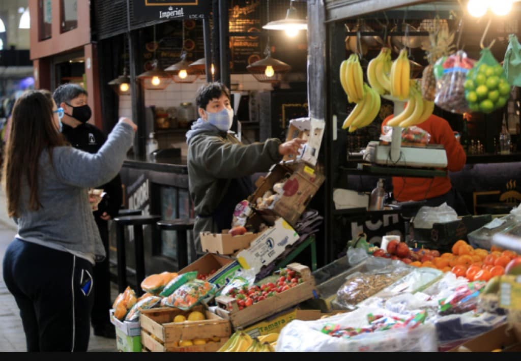 La brecha de precios entre lo que pagó el consumidor y lo que recibió el productor bajó 5% en septiembre