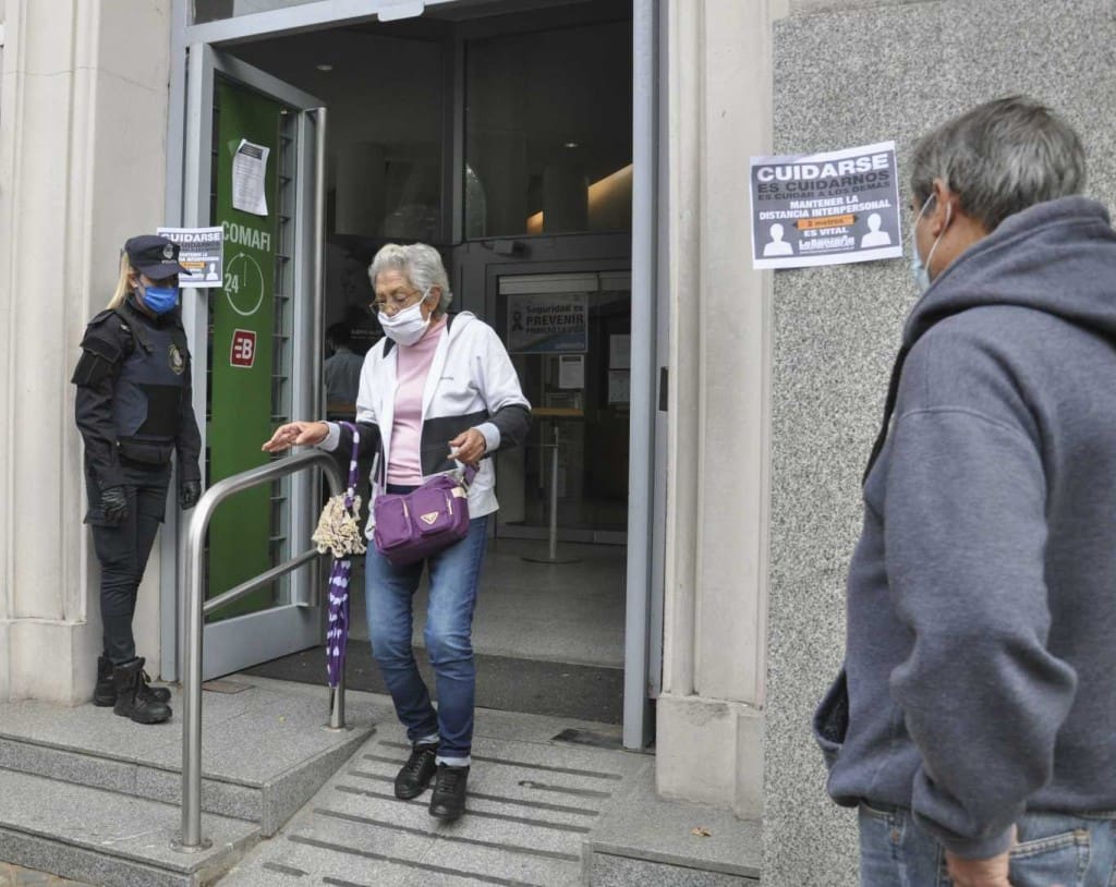 Quiénes y cómo cobrarán el bono de $8.000 que anunció el Gobierno para los jubilados