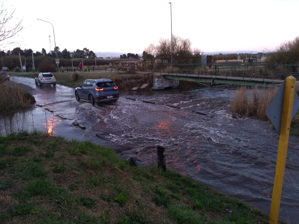 Cortan el Paso Vanoli por el intenso caudal de agua