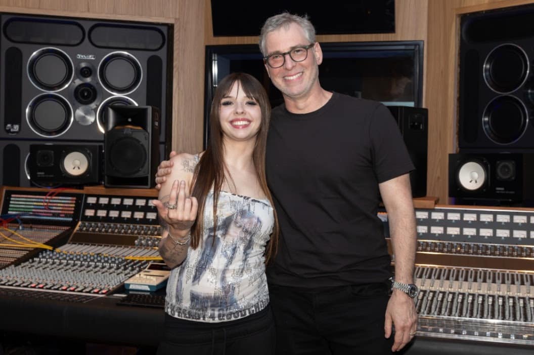 Saramalacara firma con Interscope Capitol Miami