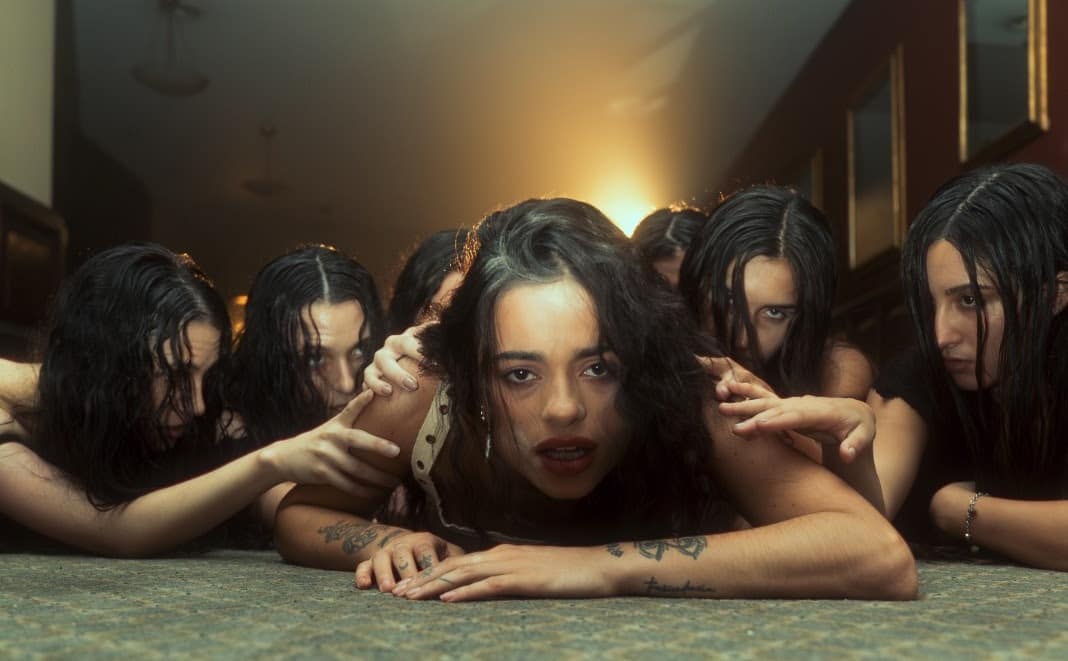 Juli Savioli regresa a puro Electro Pop con “Lúcete”, su nuevo material