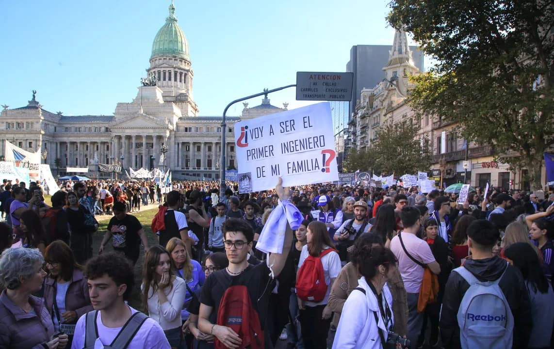 Marcha Federal: docentes, no docentes, autoridades y estudiantes se movilizan hoy en defensa de la universidad pública