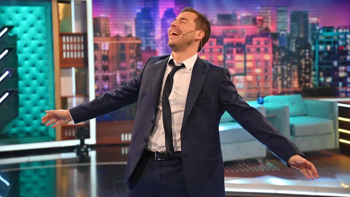 Fernando Dente debutó en las noches de América TV con programa propio