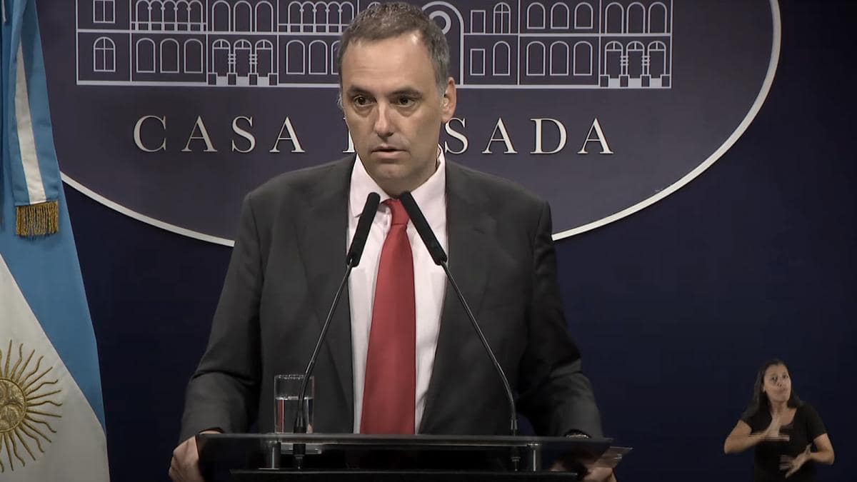 Adorni anunció que el Gobierno decidió el “cierre definitivo del Inadi”