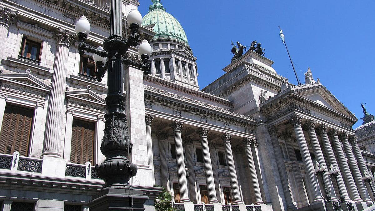 Se reúne la Bicameral y fijará un esquema para analizar el DNU 70/2023