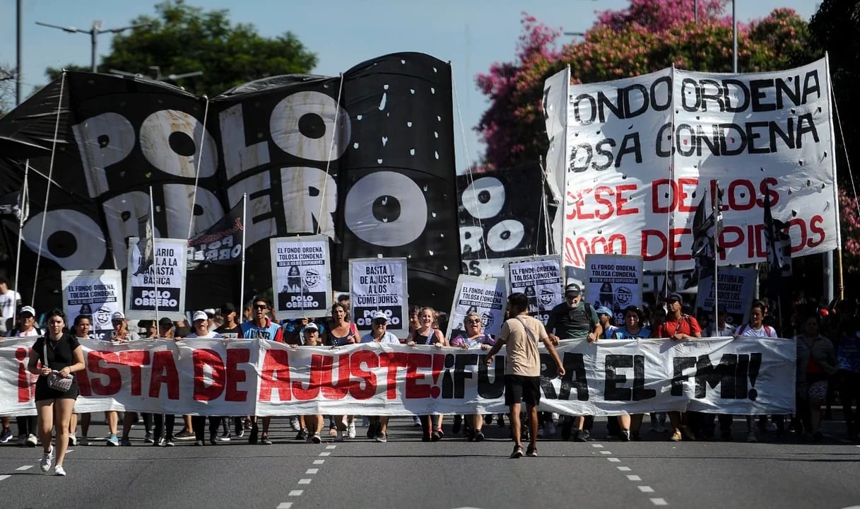 Casi 30 allanamientos y varios imputados por “extorsión” para concurrir a protestas