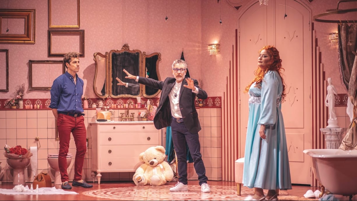 “ANTÍGONA en el baño” una comedia que no te podes perder