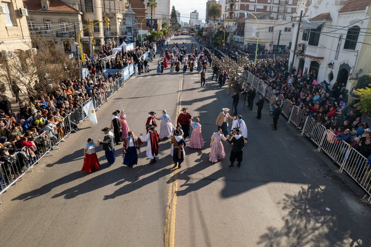 Convocatoria para participar del desfile del 9 de Julio