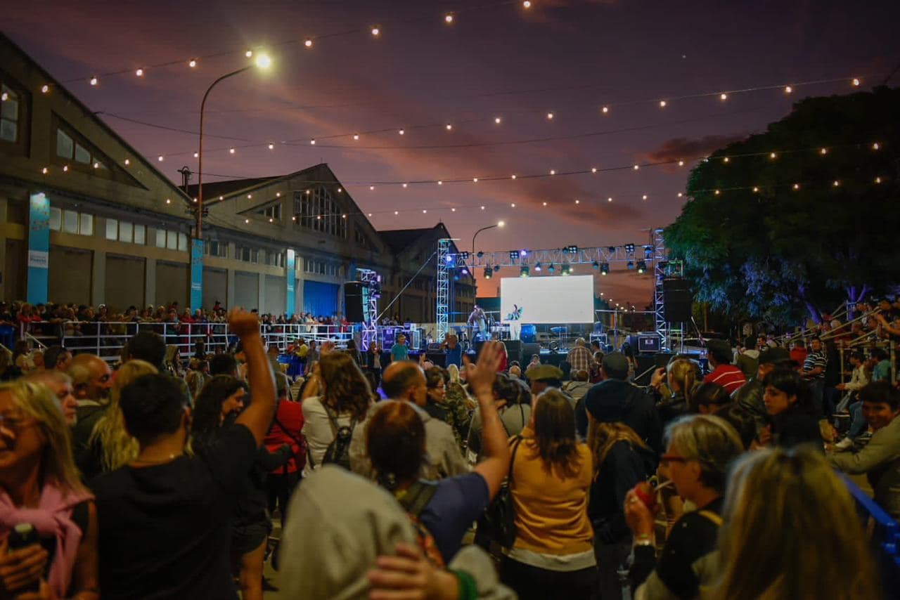 Gran previa del carnaval en el Puerto Bahía Blanca
