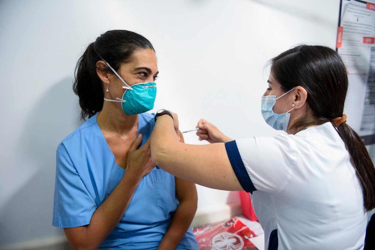 Vacunas: llegan 3 vuelos y habrá más de 67 millones de dosis