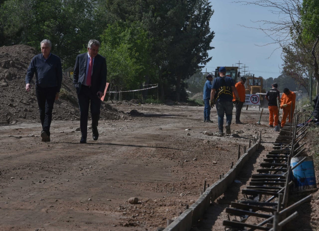 El intendente recorrió una nueva obra de pavimentación que conectará Carrindanga con calle Córdoba