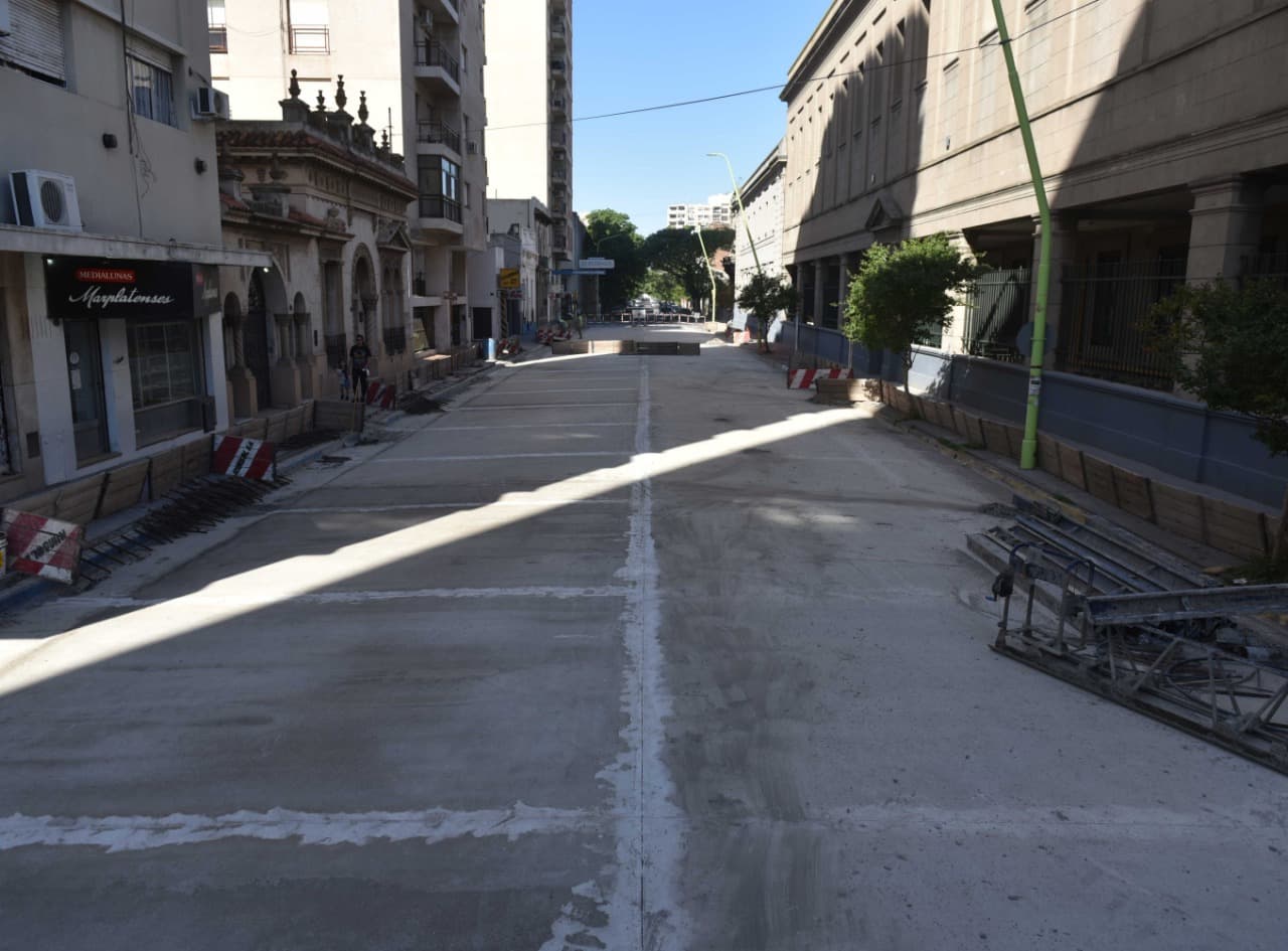 La repavimentación de Rondeau, entre Vieytes y Estomba, lleva un 50% de avance