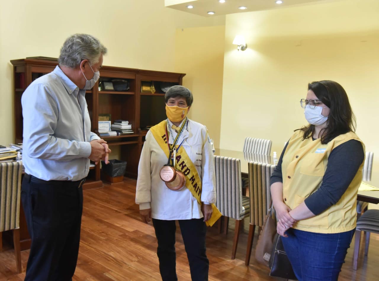 Realizan una nueva edición de la Omelette Gigante Gratuita de Pigüé