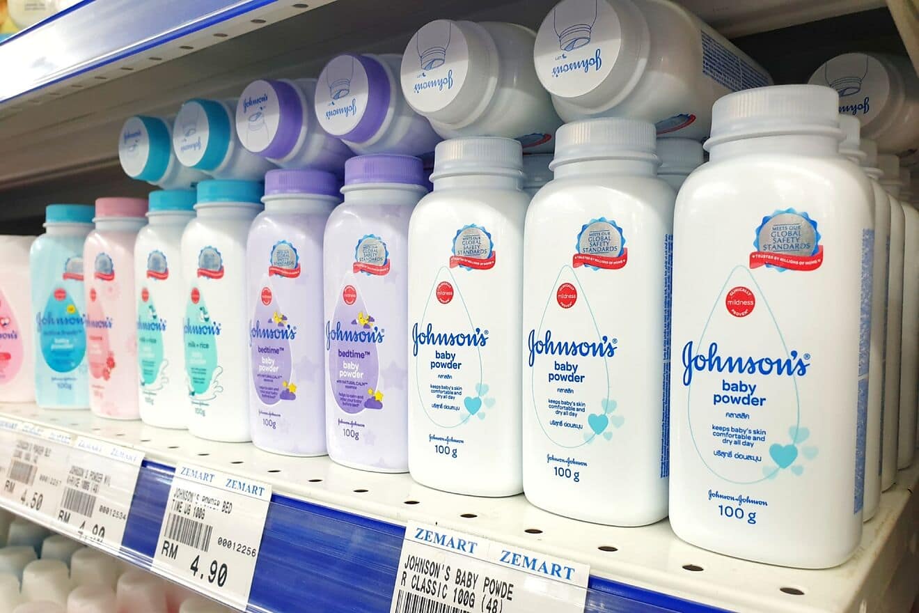 Suspenden un clásico talco para bebés en todo el mundo por contener asbesto