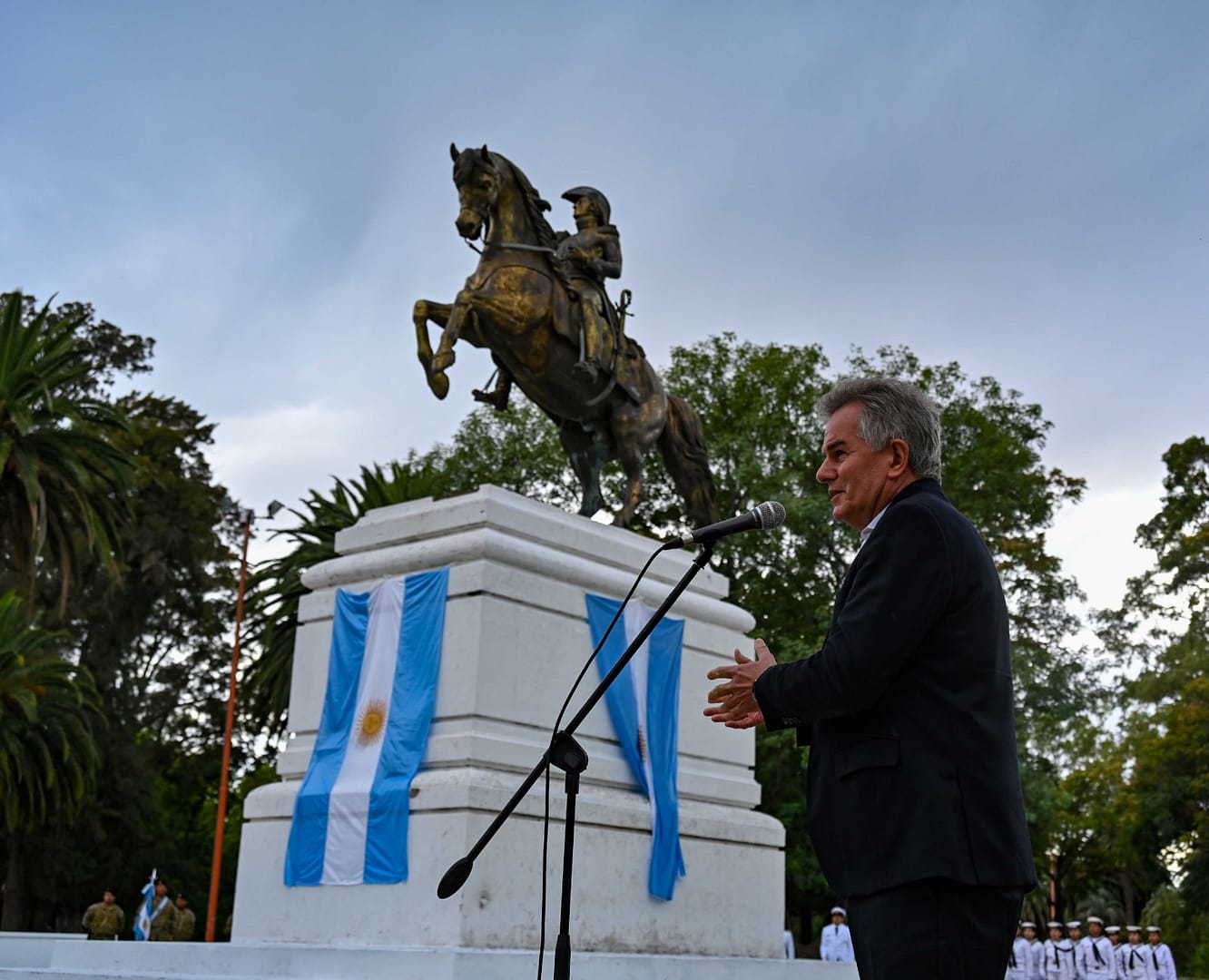 El intendente Héctor Gay encabezó la ceremonia oficial en conmemoración del 245° aniversario del natalicio del General José de San Martín
