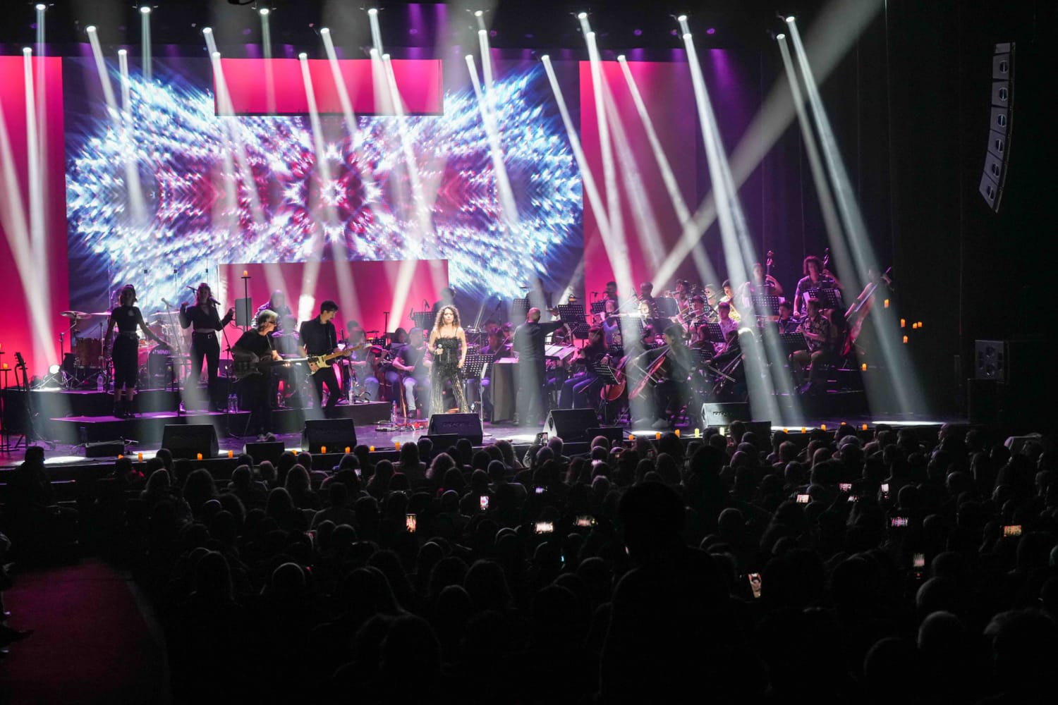 PATRICIA SOSA DESLUMBRÓ CON SU SINFONÍA POP ROCK EN EL TEATRO ÓPERA
