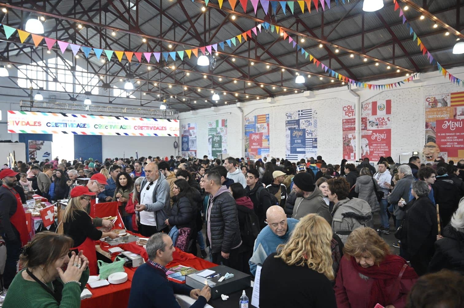ASÍ SE VIVIÓ LA FIESTA DE LAS COLECTIVIDADES EN EL PUERTO
