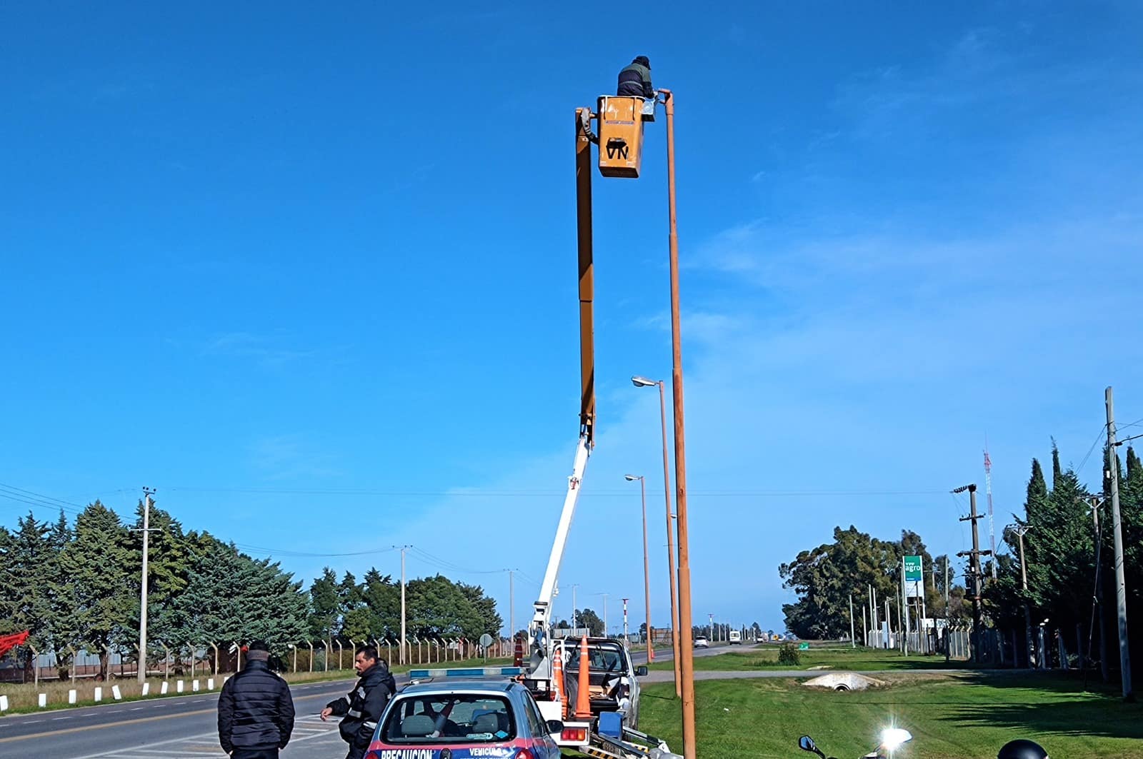 VIALIDAD NACIONAL EJECUTA EL RECAMBIO DE LUCES LED EN LA RUTA NACIONAL 3