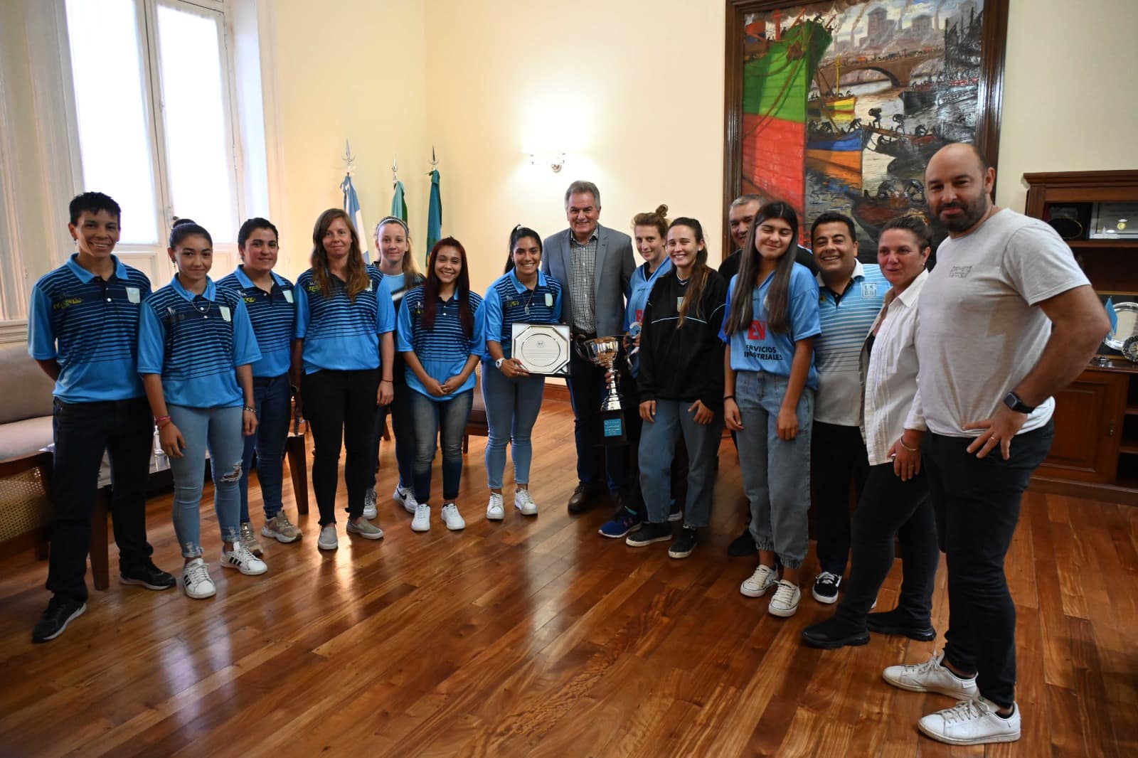 Fútbol Femenino de la Liga del Sur: El Intendente recibió a las Campeonas Provinciales
