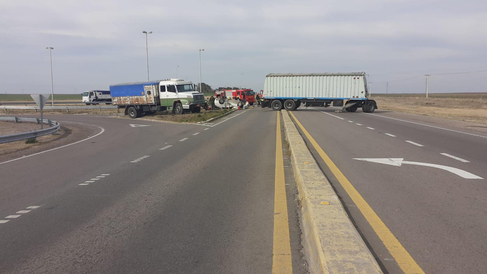 Tornquist: un auto terminó volcando tras el choque con un camión