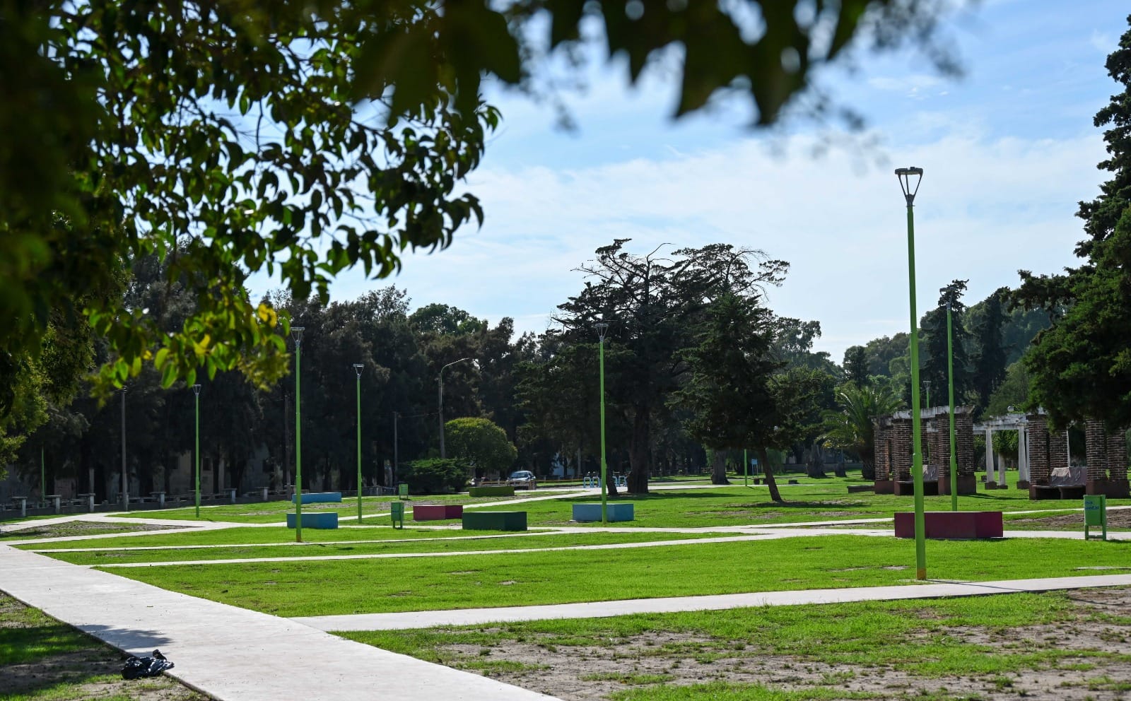 Héctor Gay recorrió las obras en el Parque Independencia