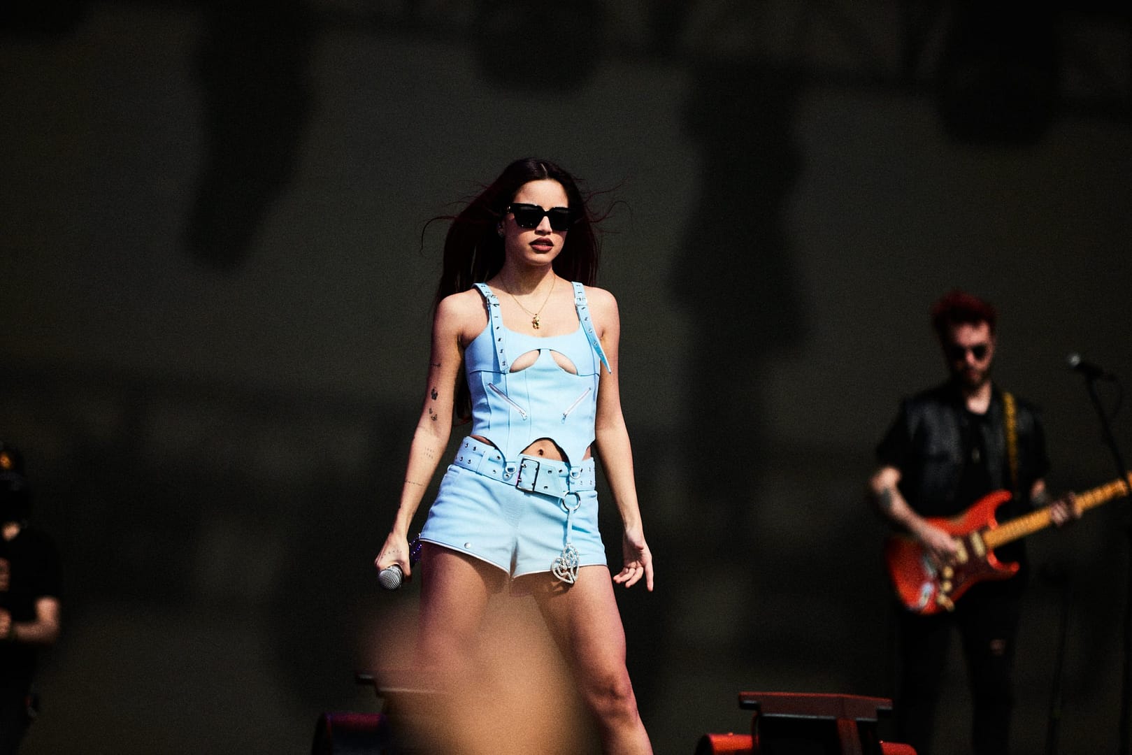 EMILIA EXTIENDE SU EXITO POR EUROPA Y RECIBIÓ UN DISCO DE ORO