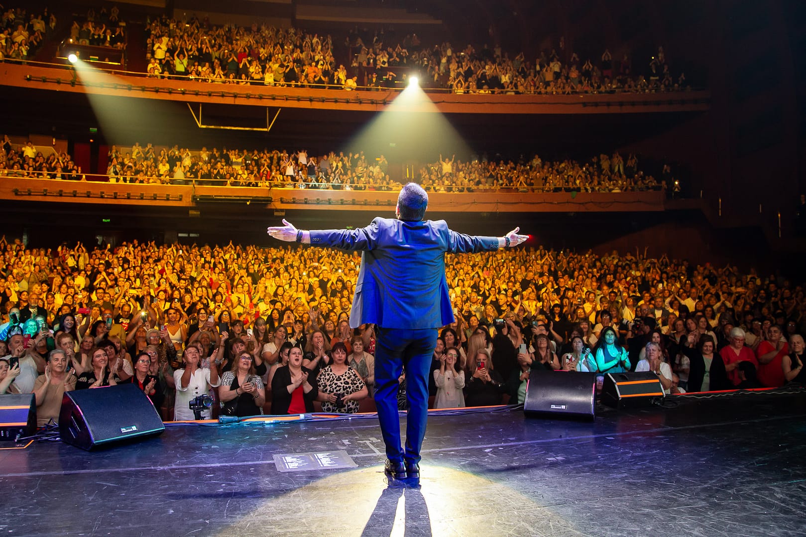 JORGE ROJAS BRILLÓ EN BUENOS AIRES  CON DOS NOCHES A SALA LLENA EN EL TEATRO GRAN REX