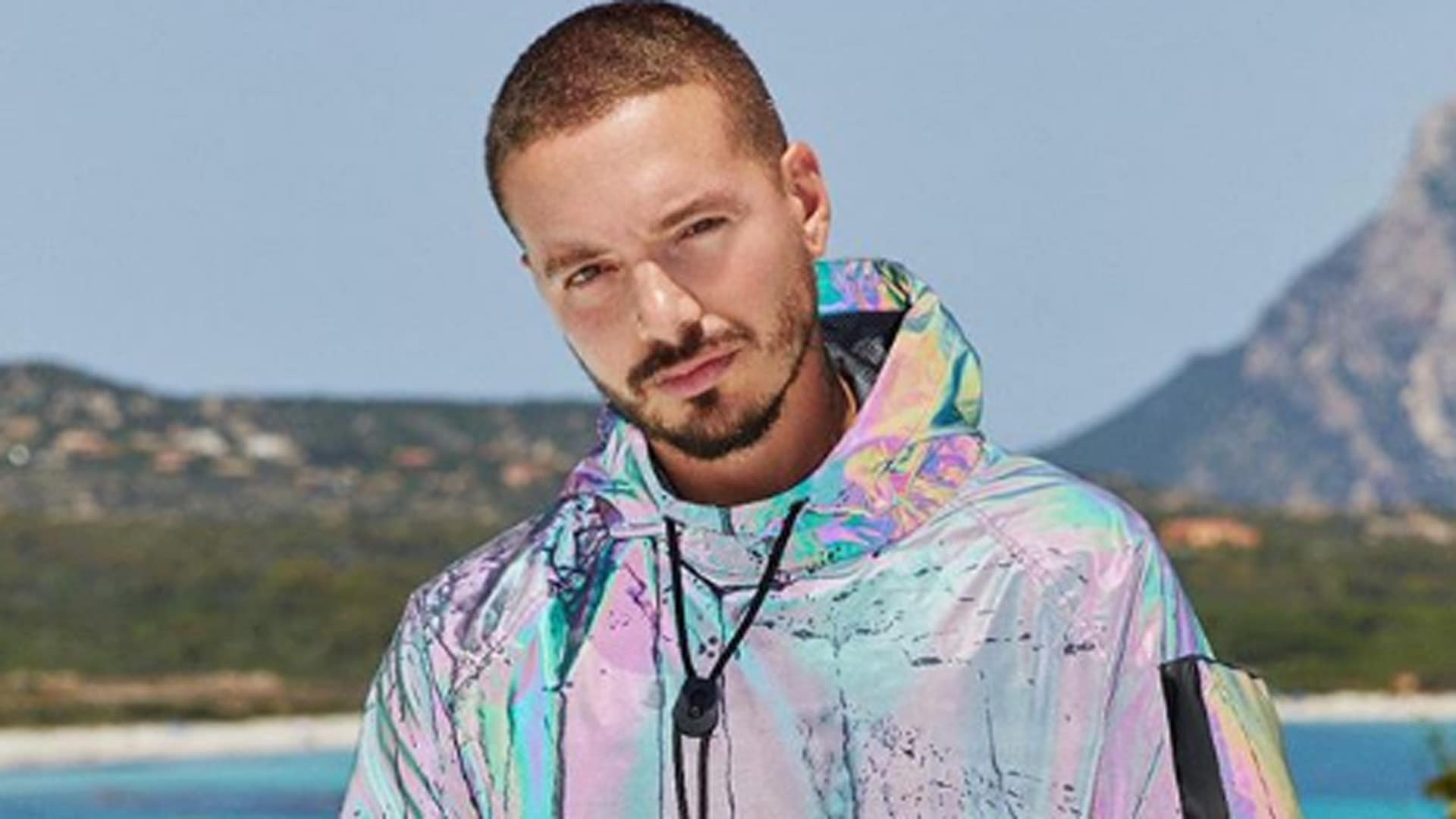 J Balvin se accidentó en Argentina y terminó enyesado
