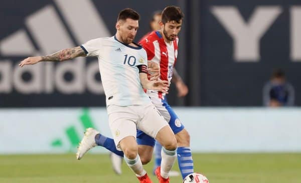 Argentina le ganó a Paraguay y clasificó a cuartos de final