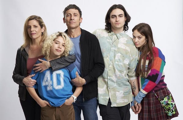 “TEMAS PROPIOS” con Diego Cremonesi, Franco Rizzaro, Valeria Lois y Ángela Torres se estrena mañana en cines