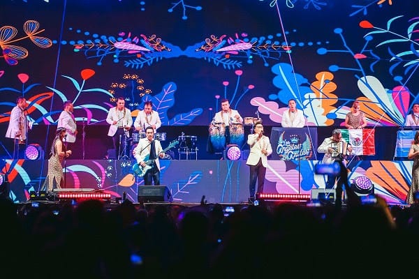 LOS ANGELES AZULES DESPLEGARON UNA FIESTA INOLVIDABLE EN LA PRIMERA NOCHE SOLD OUT EN EL MOVISTAR ARENA DE BUENOS AIRES