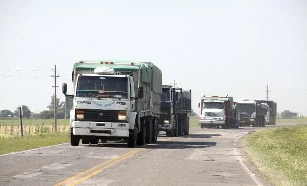 Renuevan norma que restringe la circulación de camiones en fines de semana largos y vacaciones