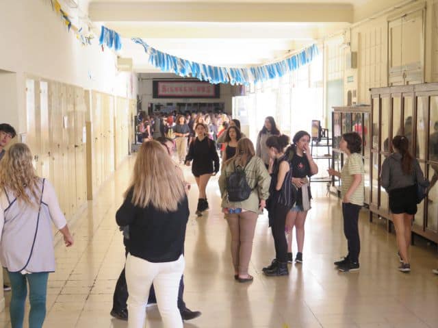 Becas para estudiantes de las Escuelas Preuniversitarias