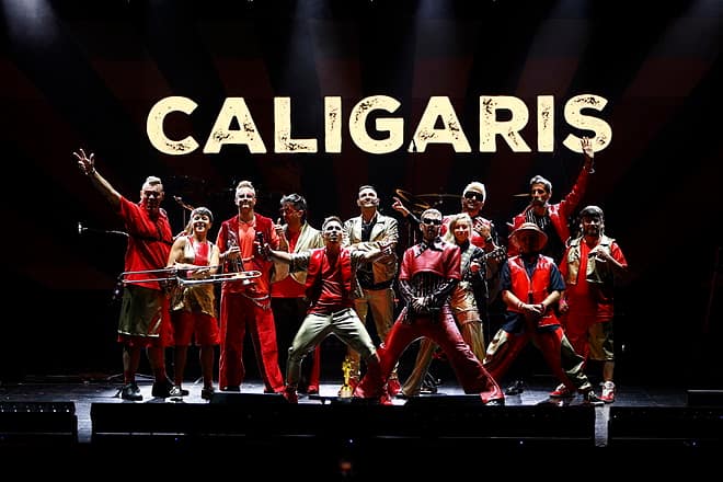 Los Caligaris brillaron con su primer show presentando “Premios Caligaris – El Barrio de Gala”