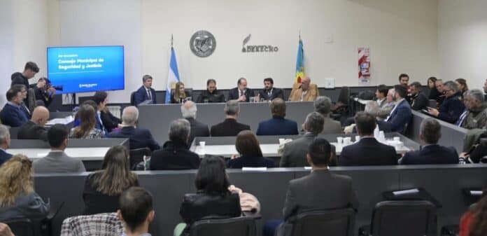 El intendente convalidó el Plan Integral de Seguridad junto a Javier Alonso y Juan Martin Mena