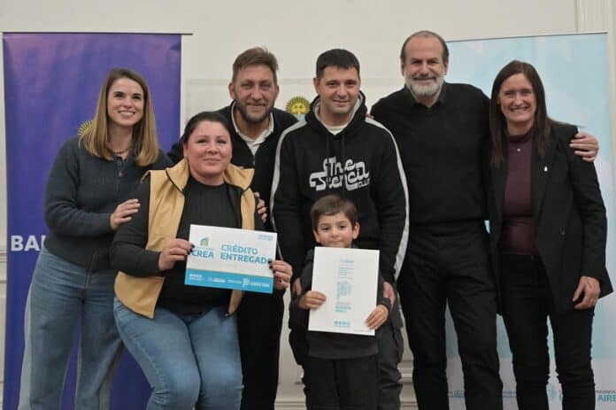 Familias bahienses recibieron créditos para refaccionar y ampliar sus viviendas