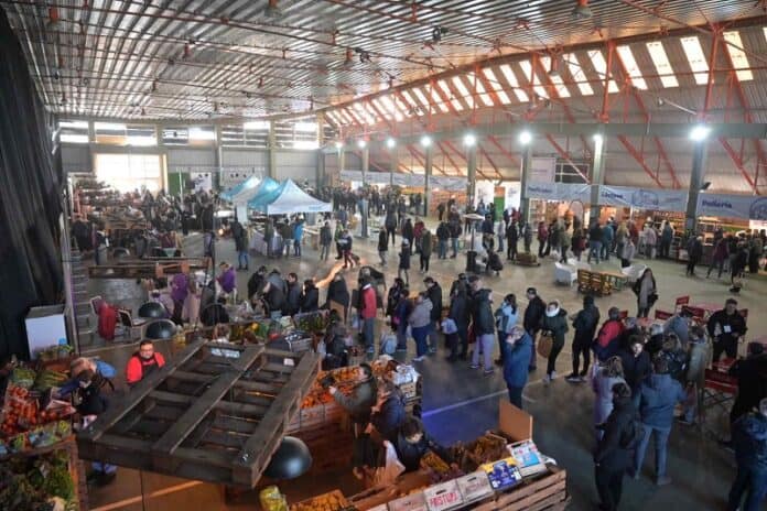 Inauguró el Mercado Bahiense en la FISA