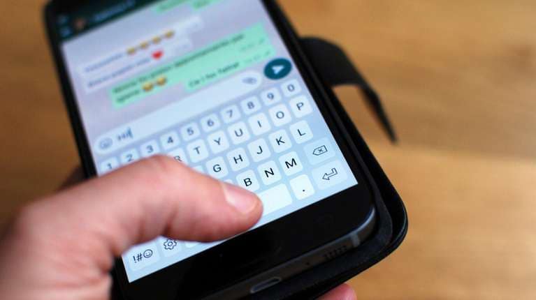 WhatsApp cambió el reproductor para escuchar los audios incluso al salir del chat