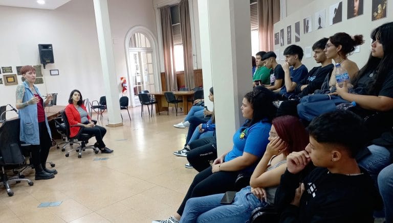 Alumnos visitaron la Muestra “Síntoma. Una crónica fotográfica del trastorno bipolar”