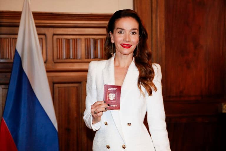 Natalia Oreiro recibió el pasaporte ruso: “Es un puente cultural con el Río de la Plata”