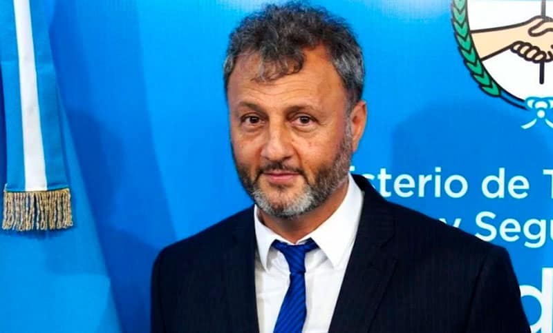 Milei despidió al Secretario de Trabajo por la polémica con los sueldos del Gabinete