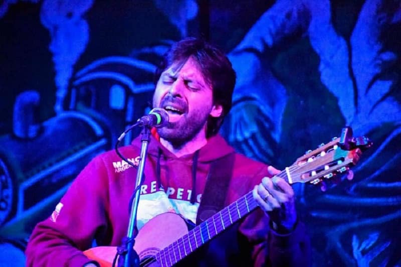 Ernesto Guevara presenta “De estar siendo” este jueves en el Café Berlin