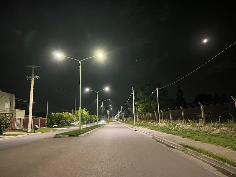 Nuevos barrios en Bahía suman iluminación con tecnología LED